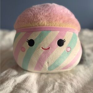 NWT 7” Squishmallow “Bevin”.